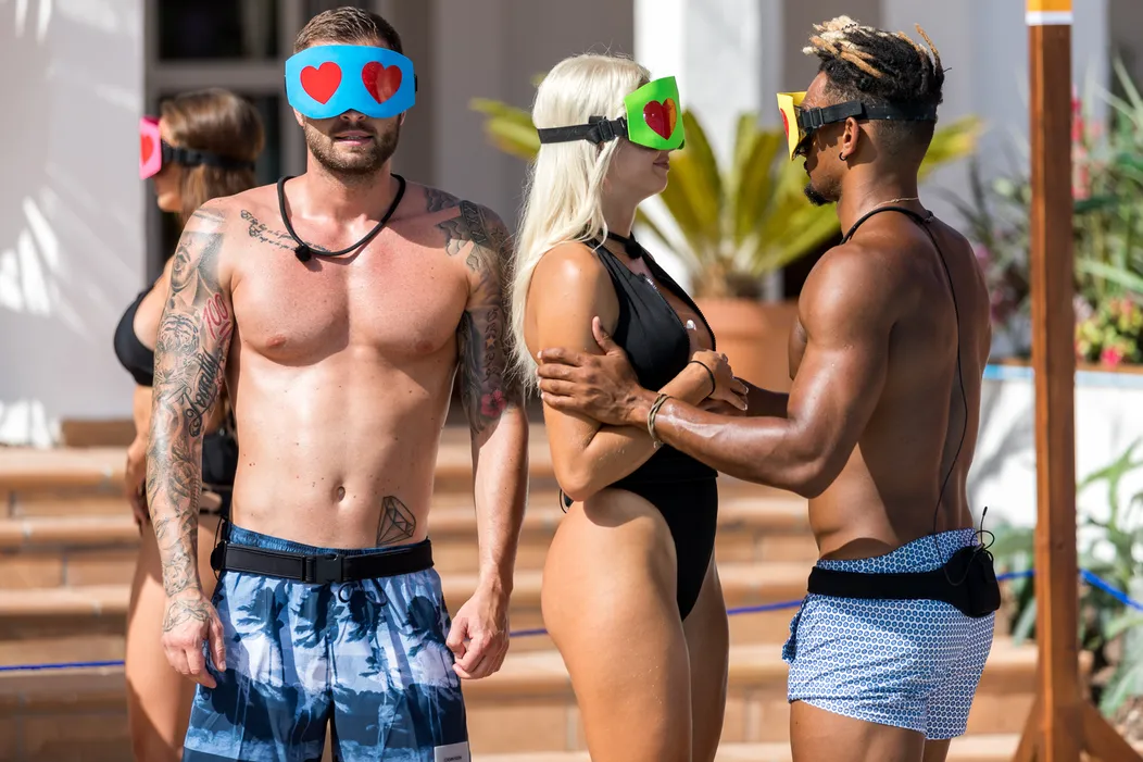 Po zábave nastanú vo vile zmeny.