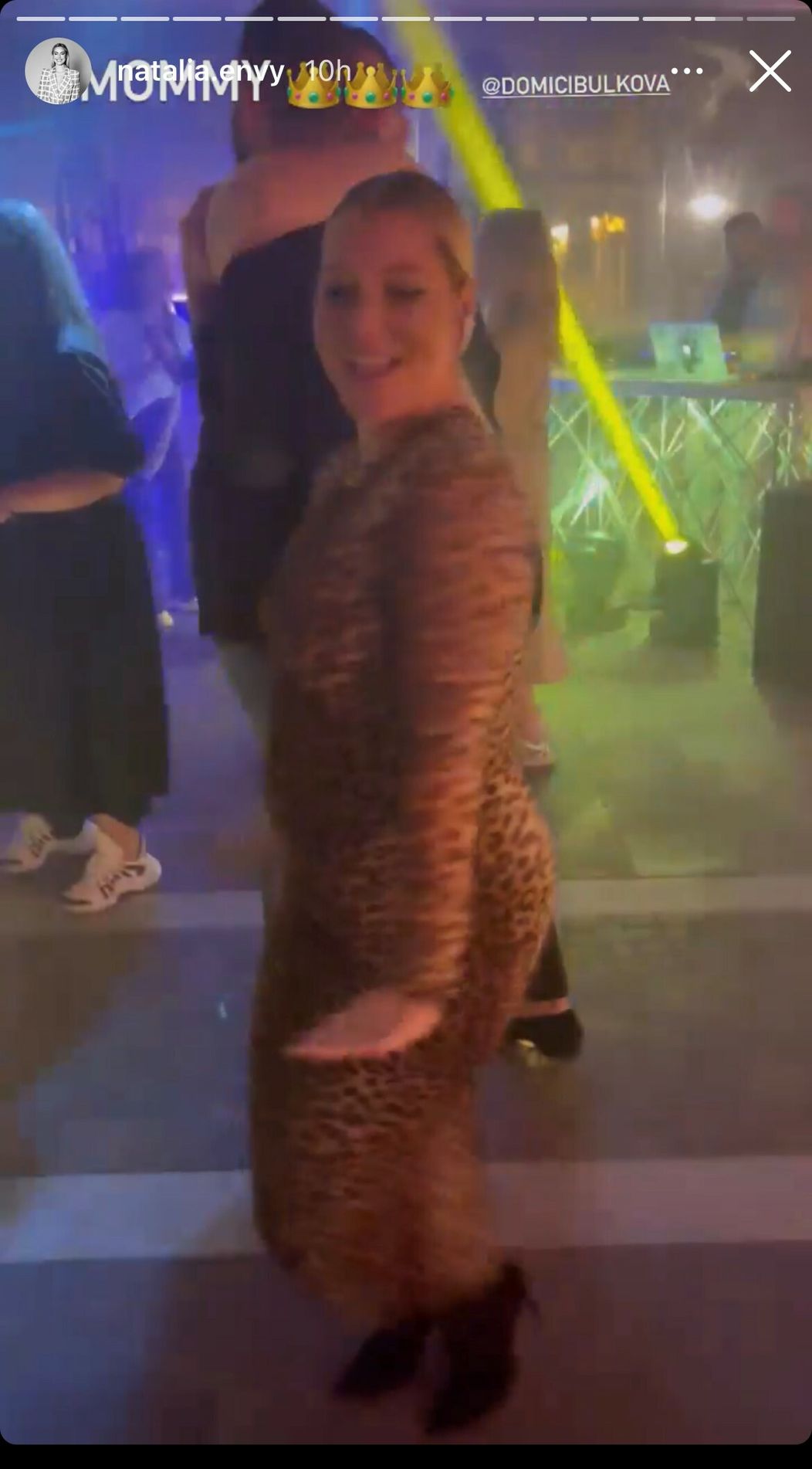 Dominika s tehotenským bruškom