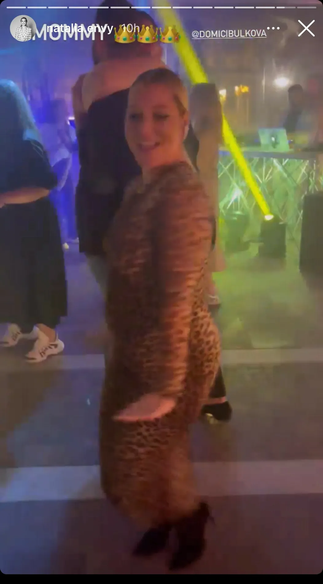 Dominika s tehotenským bruškom