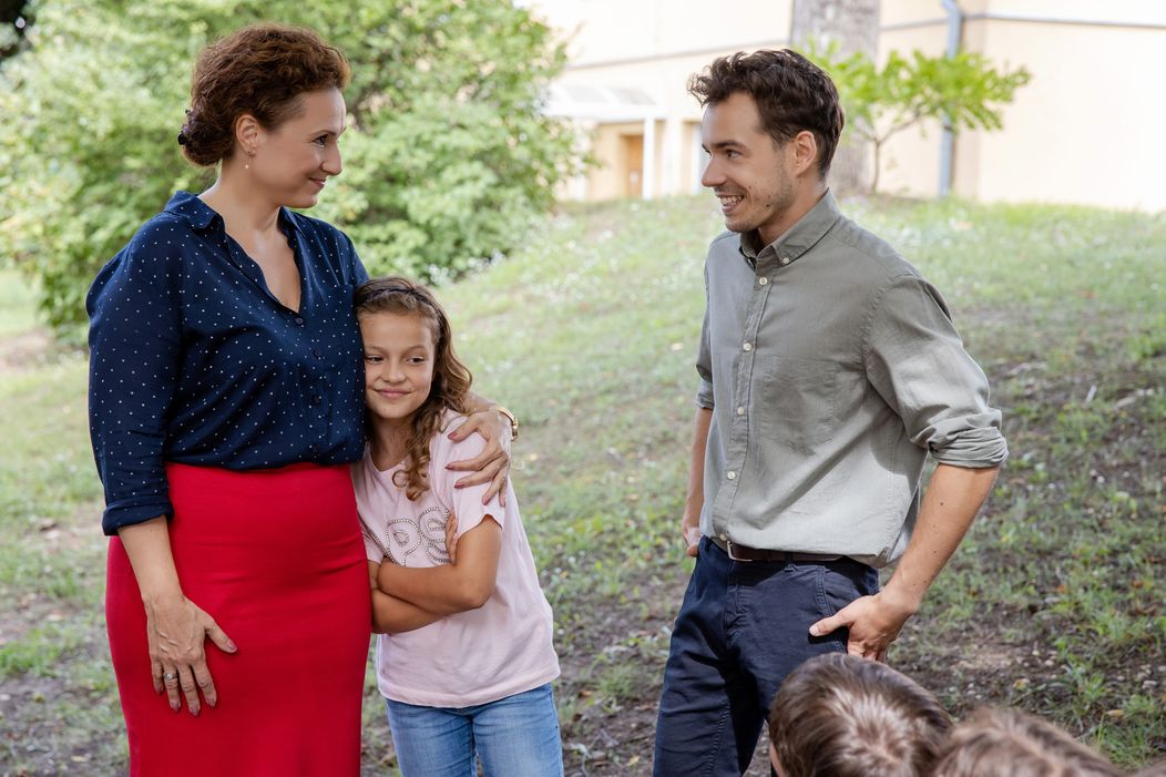 Dávid Hartl ako učiteľ Edo v Oteckoch.