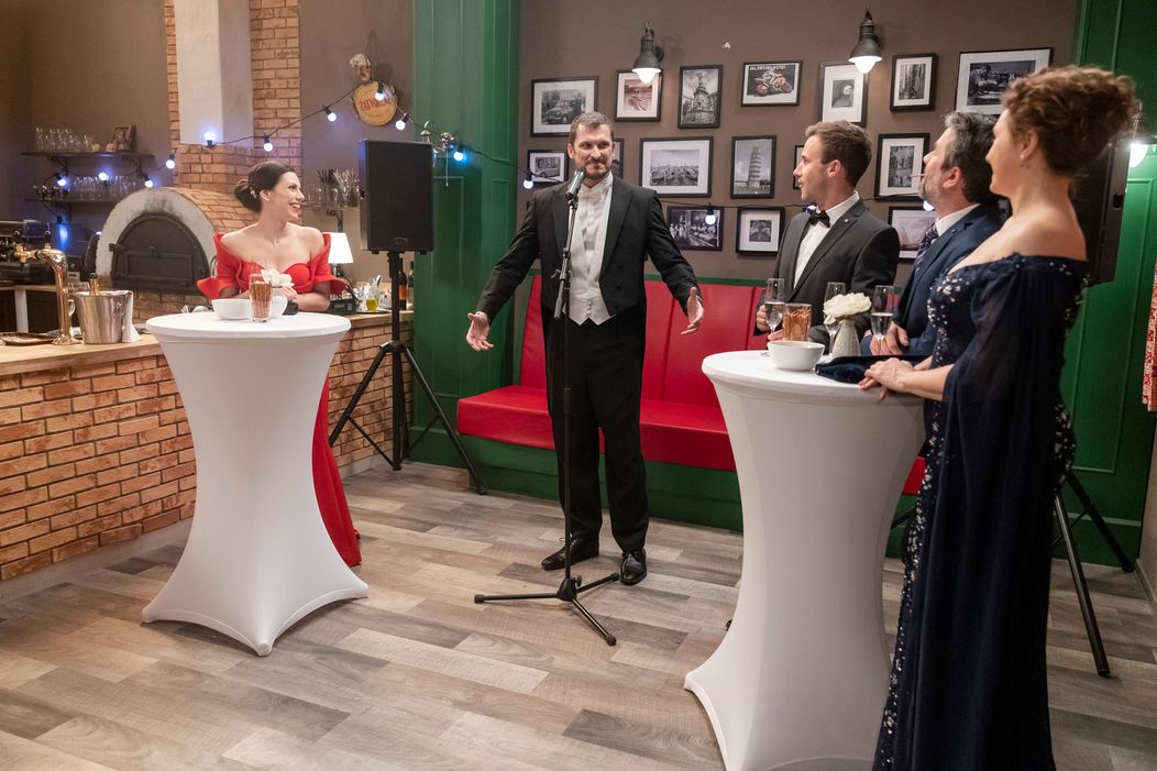Adam otvoril ples príhovorom.