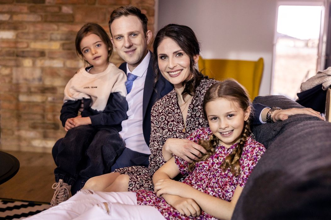 Braňo Mosný a Alžbeta Bartošová so seriálovými deťmi