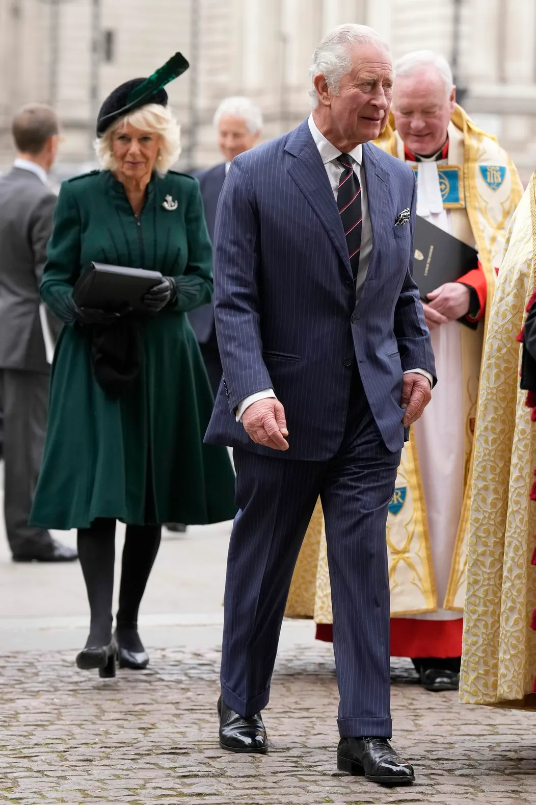 Princ Charles a jeho manželka Camilla na bohoslužbe za princa Philipa