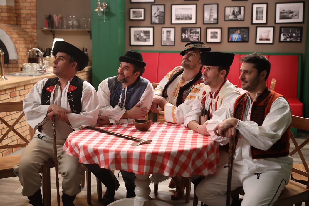Oteckovia nevedeli zo žien odtrhnúť oči.