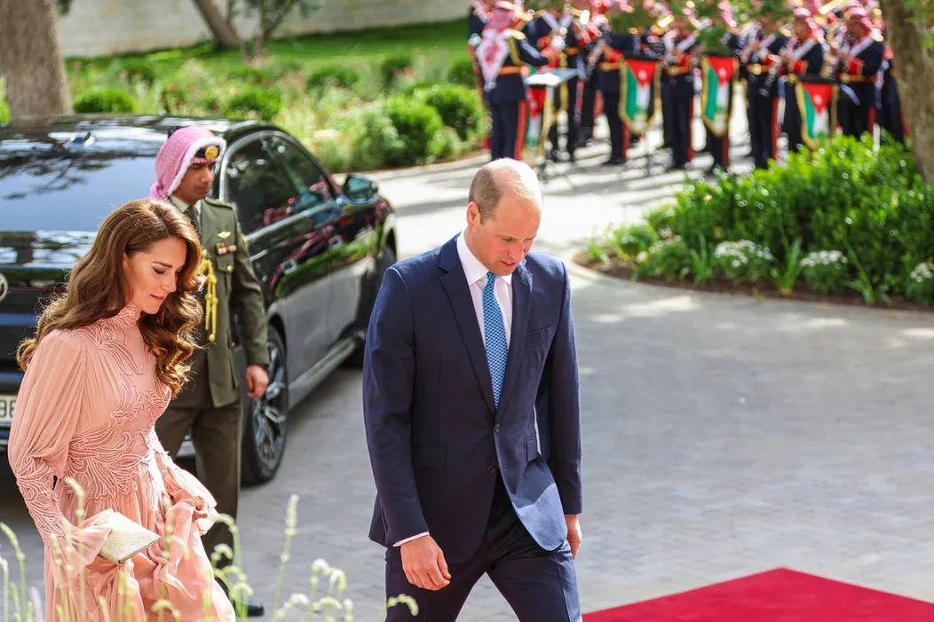 Princ William a princezná Kate na svadbe jordánskeho princa