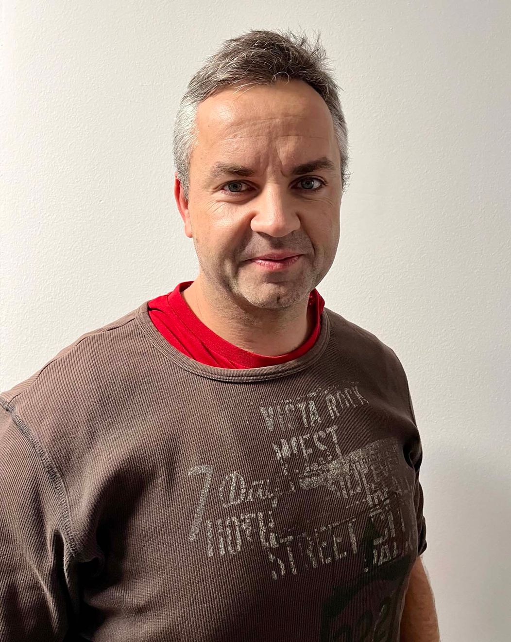 Peter Gažík ako Utajený šéf v Teleráne