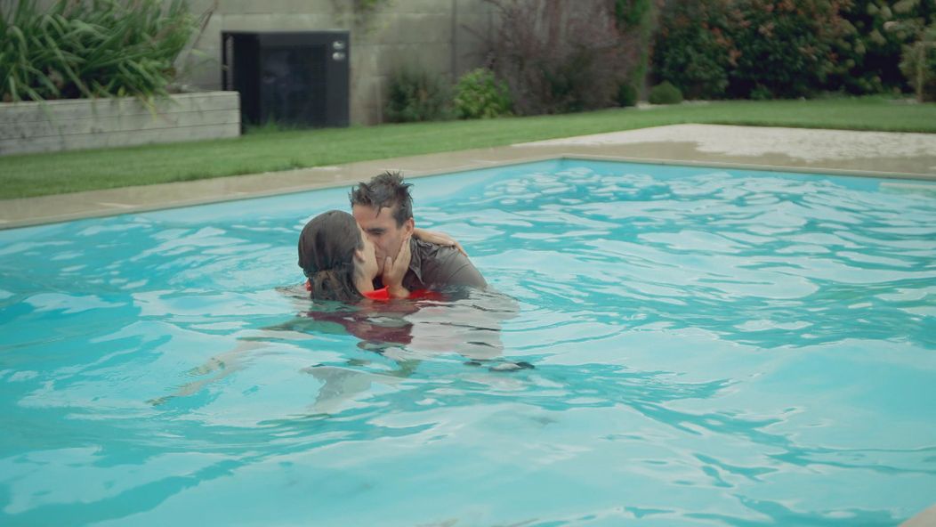 Naďa a Martin v bazéne