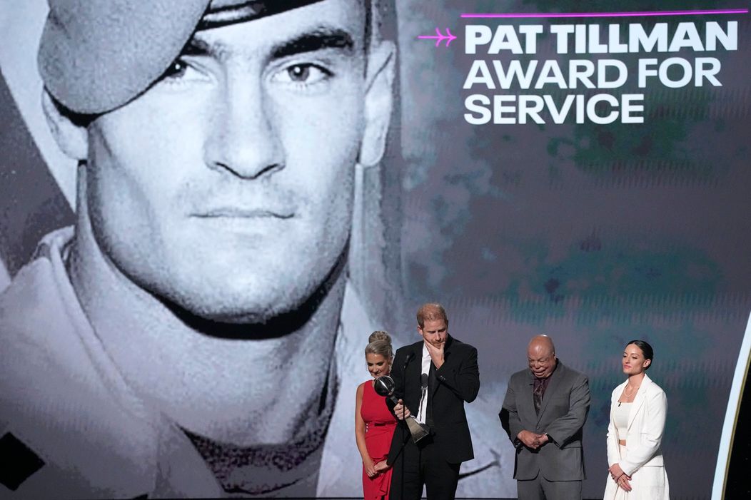 Princ Harry prijal cenu Pata Tillmana