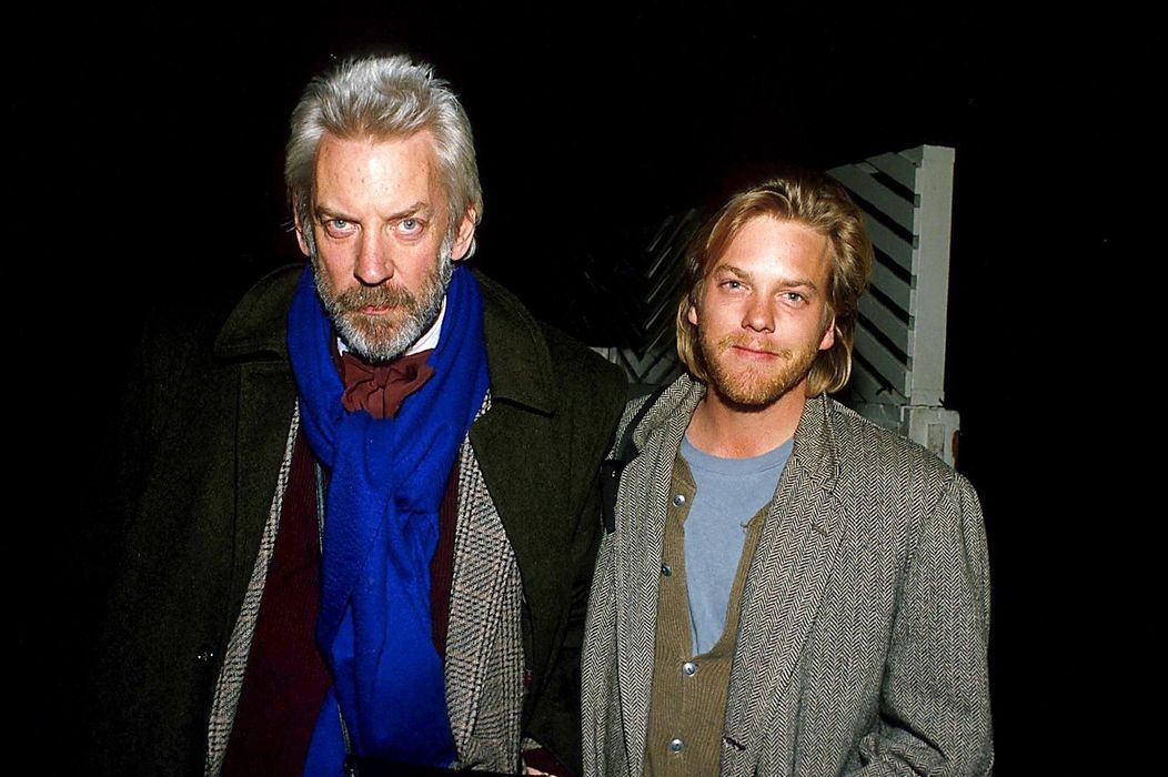 Donald Sutherland so synom kieferom na snímke u roku 1990