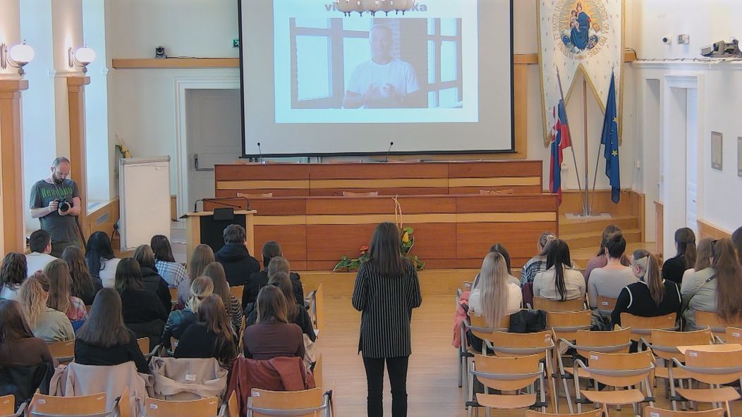 Maroš prišiel Vanesu pozvať do Extrémnych premien priamo do školy.