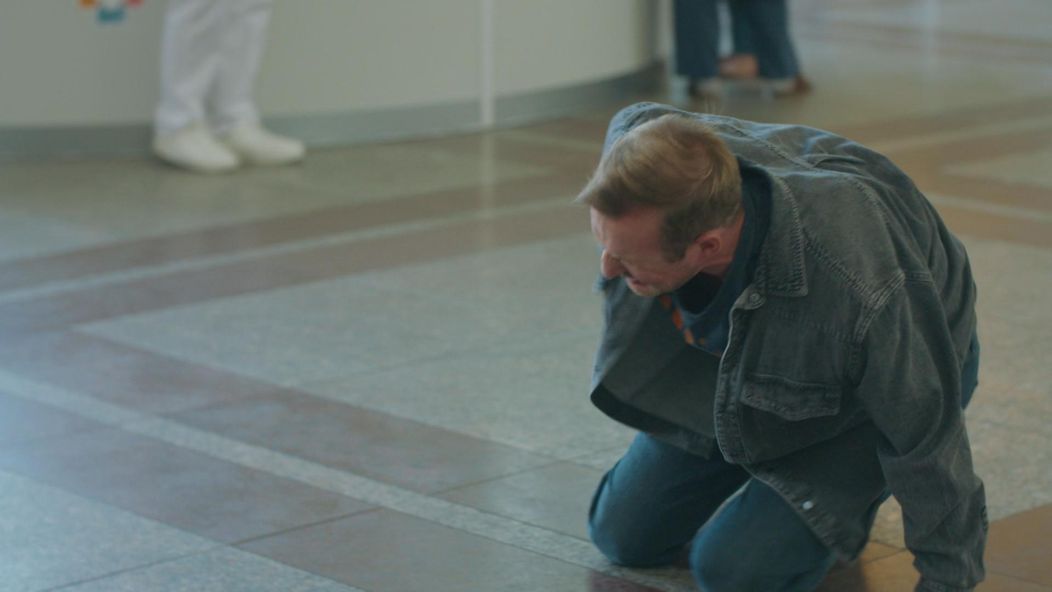 Júlia (Sarah Arató) sa z Andrejovej (Ján Koleník) bezprostrednosti tešila iba chvíľu.