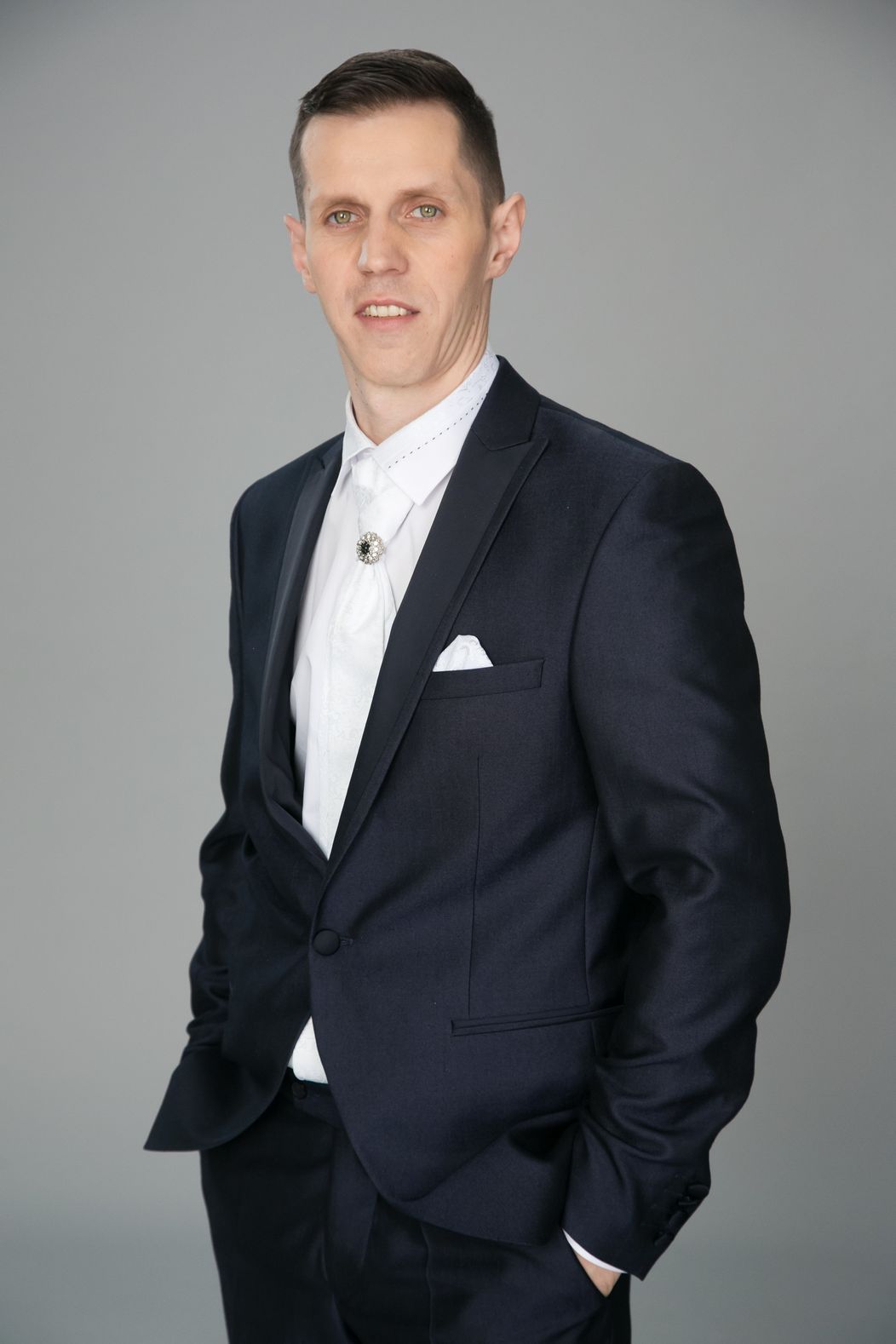 Z Michala bol zase elegantný ženích