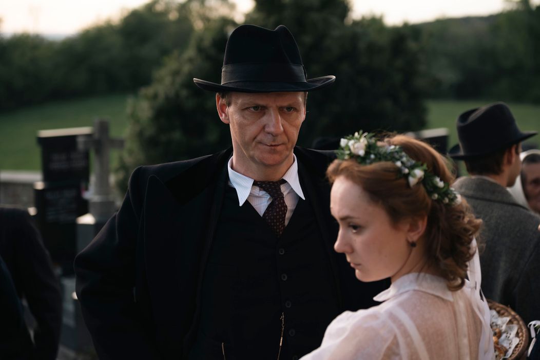 KRÁL ŠUMAVY Jan Hájek (otec Marie) a Gabriela Heclová (Marie)
