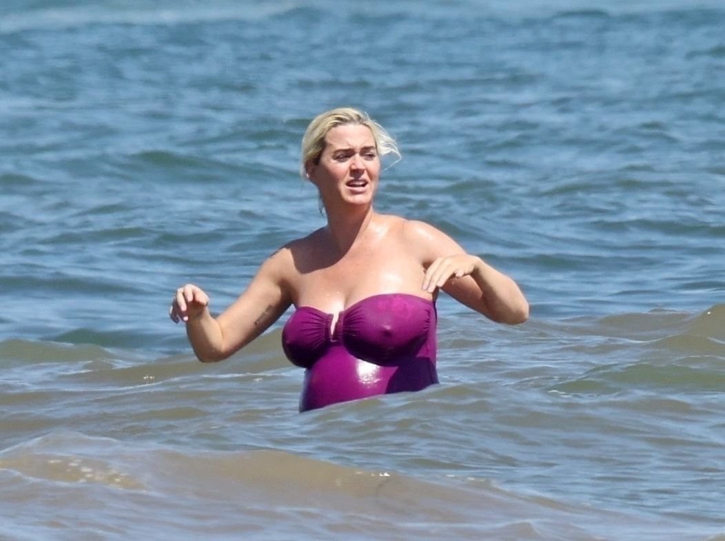 Katy Perry ukázala tehotenské bruško