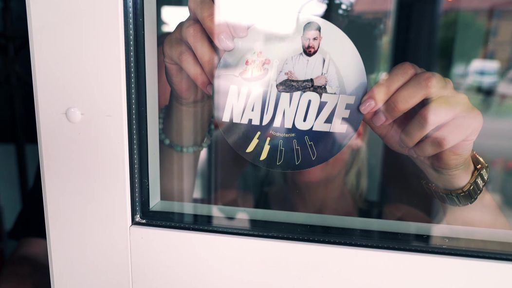 Na nože - Nálepka