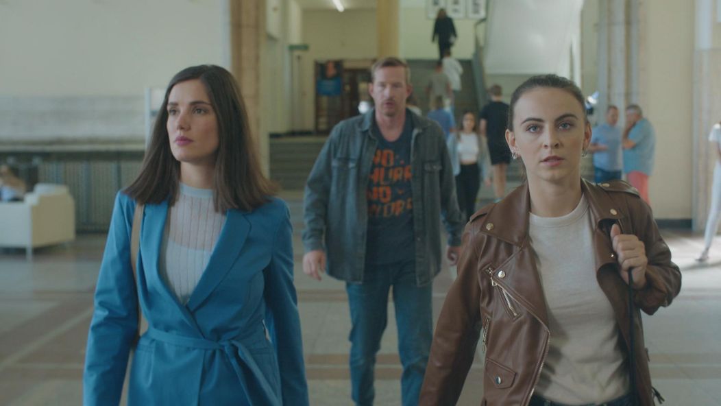 Júlia (Sarah Arató) sa z Andrejovej (Ján Koleník) bezprostrednosti tešila iba chvíľu.