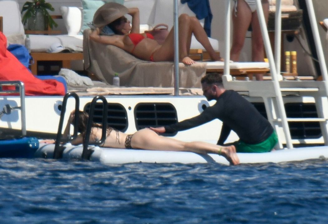 Pozornosť Justina Timberlakea na dovolenke pritiahlo pozadie manželky Jessicy Biel.