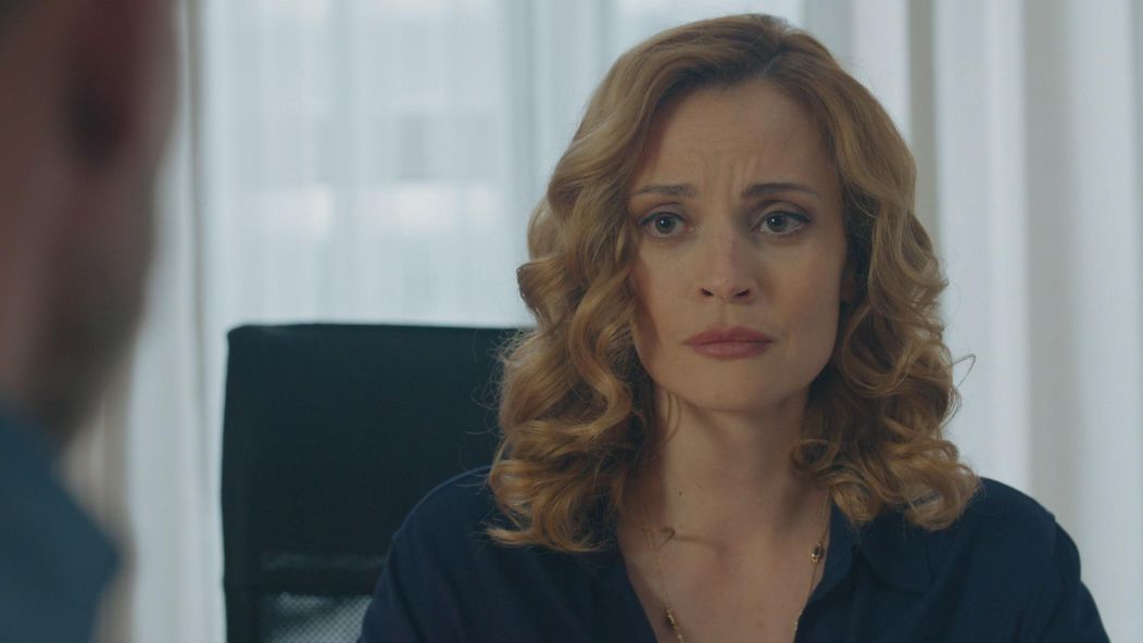 Andrej (Ján Koleník) si konečne potvrdí, že jeho spomienka na tmavovlasú ženu bola skutočná. Adelu (Lívia Bielovič) s ňou podviedol.