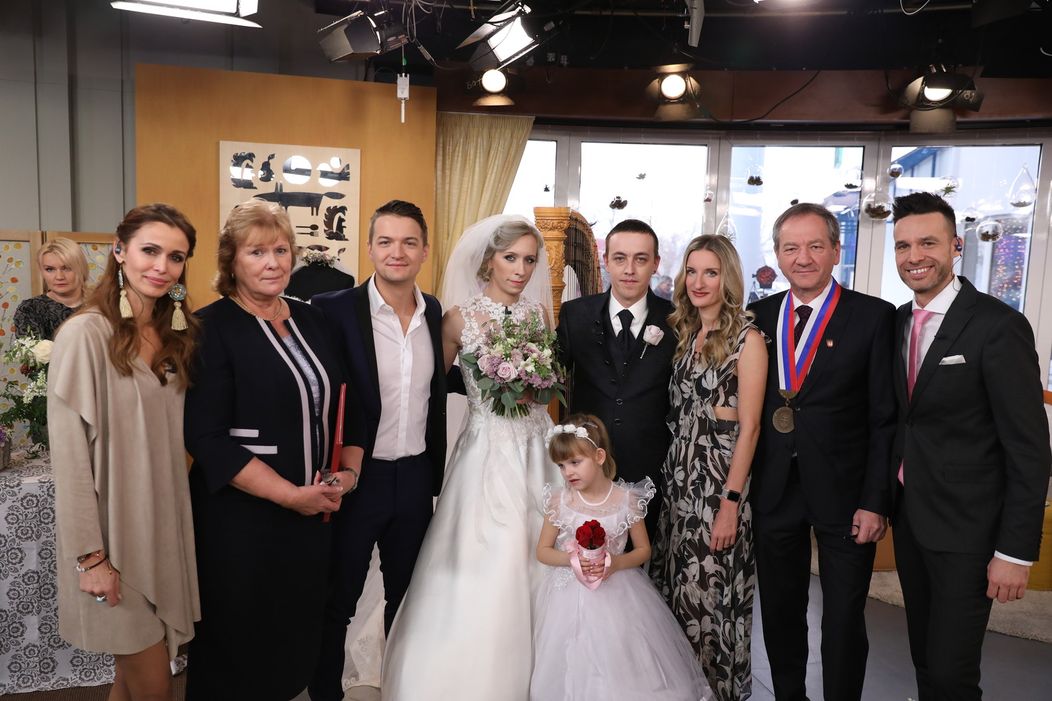 Adela a Viktor Vinczeovci boli svedkovia. 