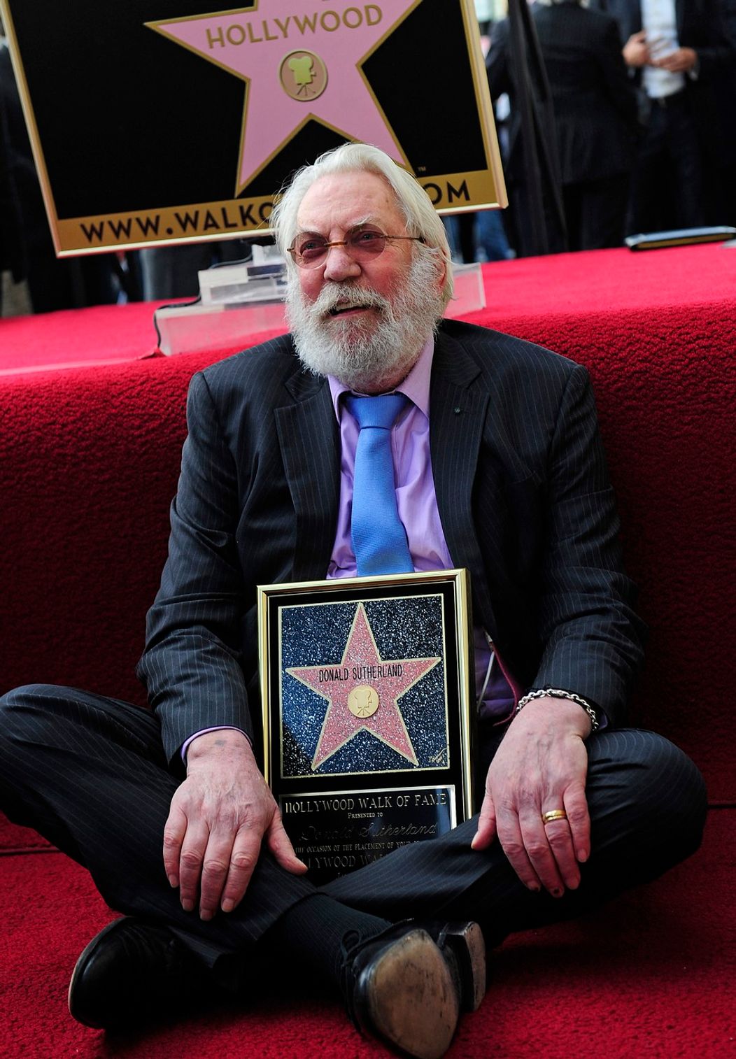 Donald Sutherland so svojou hviezdou na chodníku slávy na snímke z roku 2011