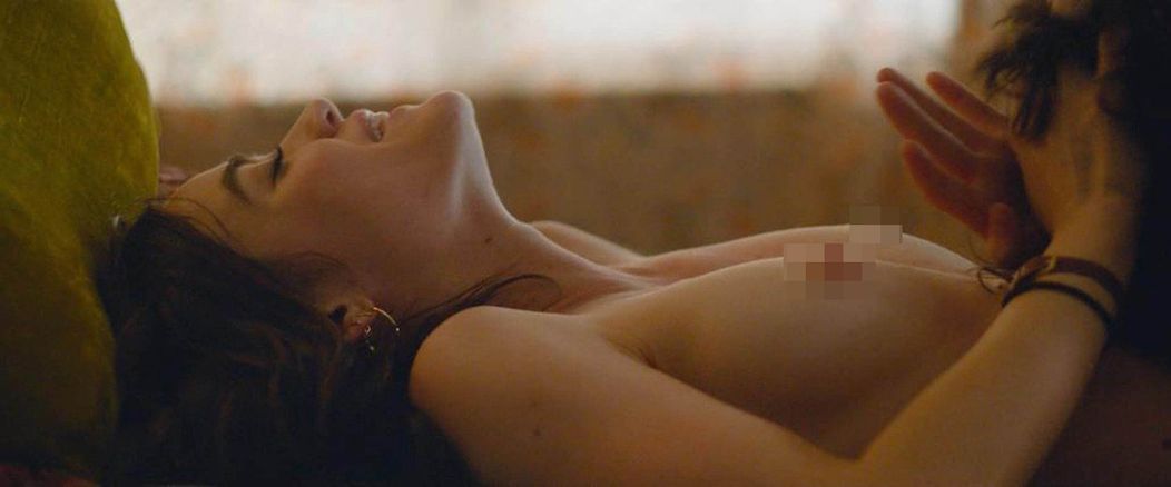 Lucy Hale v novom filme Dude