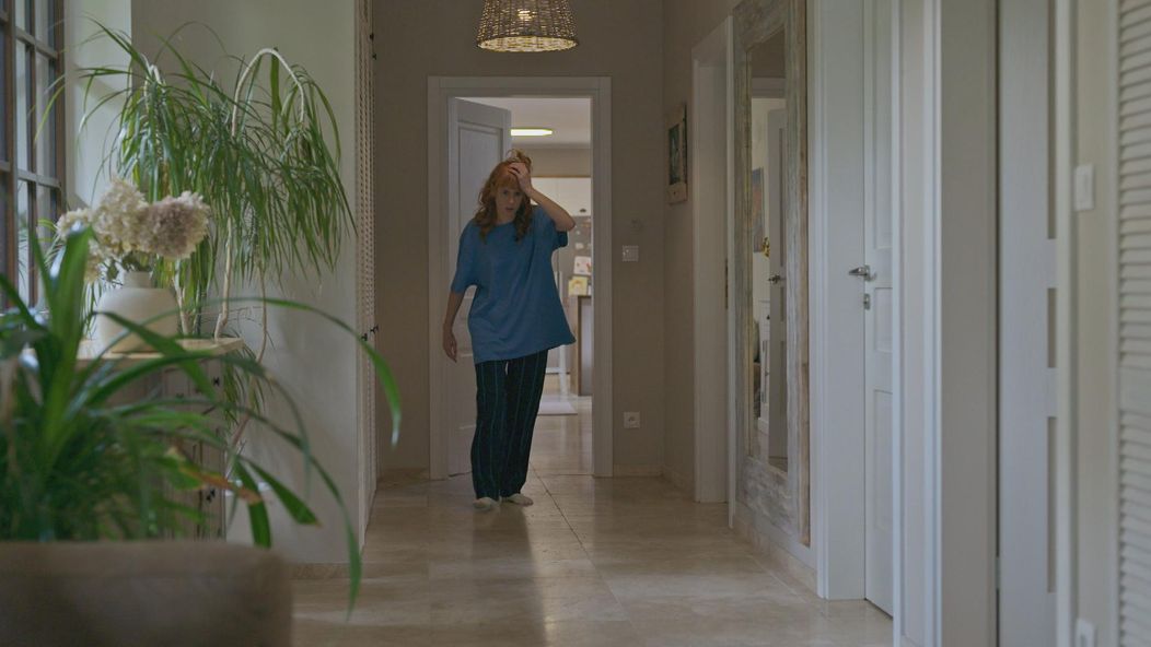 Nikol prekvapila Adama v kúpeľni v tej najnevhodnejšej chvíli.