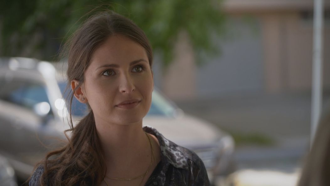 Zaželá mu všetko najlepšie do nového života.