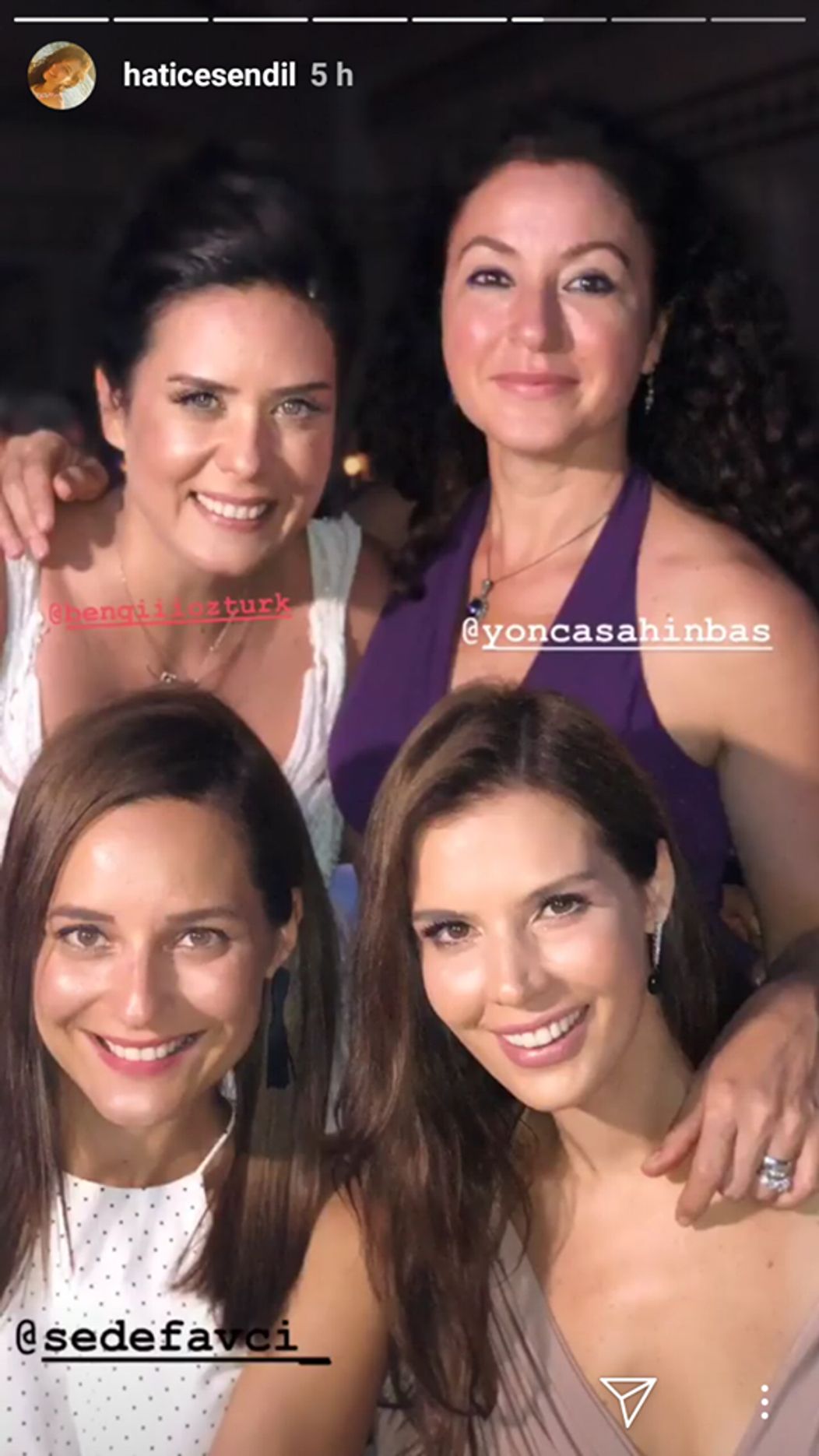 Hatice Şendil a Yonca Cevher na svadbe herečky Bengi Öztürk