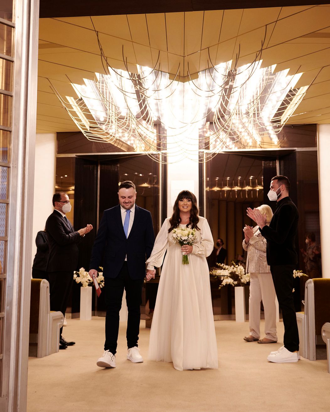 Šťastní mladomanželia.