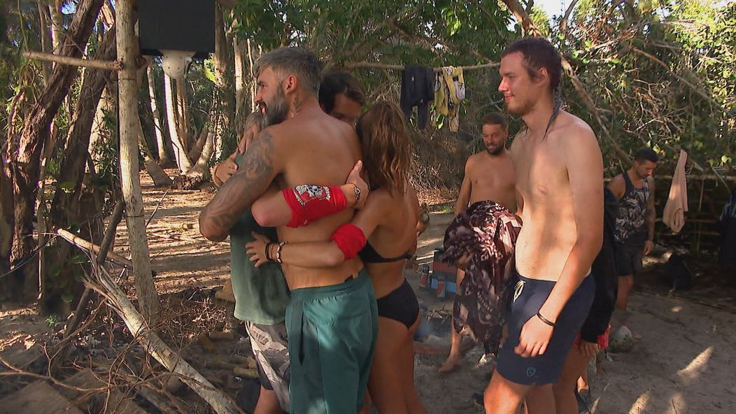 Celý kmeň zaplavili emócie.