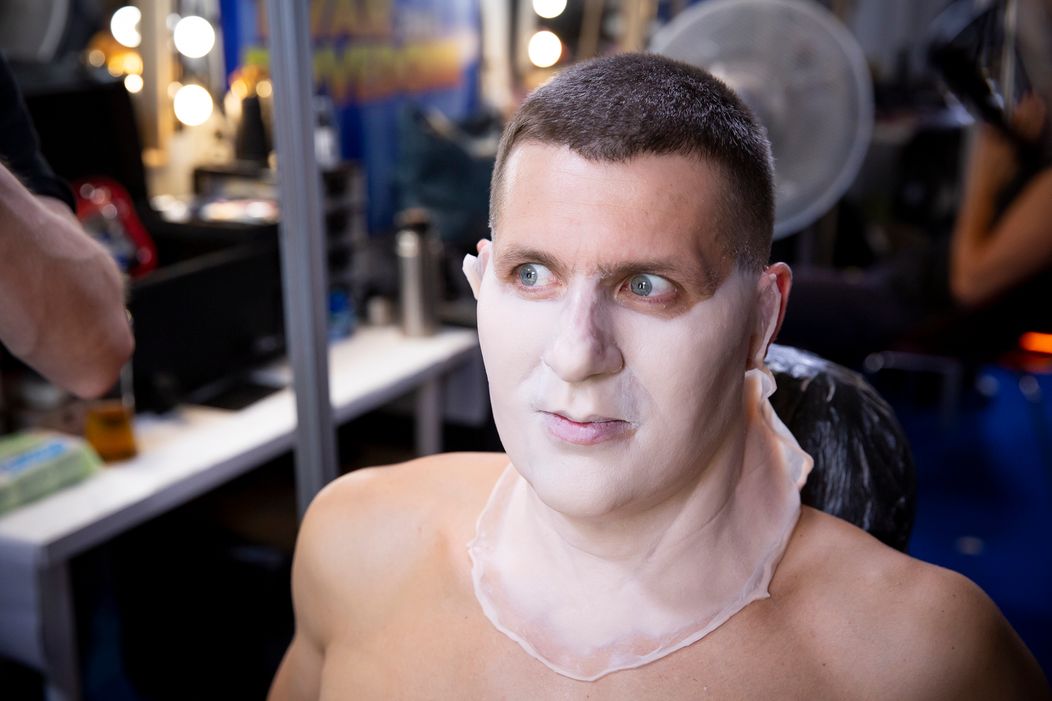 Šesť hodín v maskérskom kresle a z Juraja Loja sa stala Alla Pugacheva