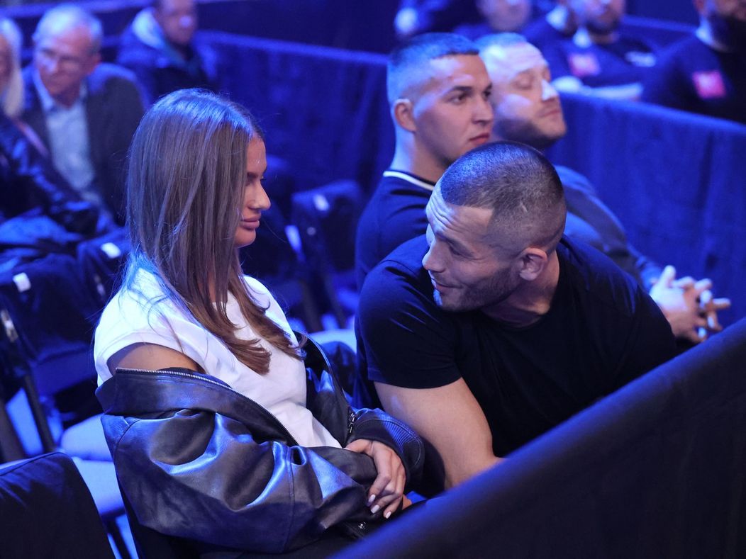 Sabina v spoločnosti Makhmuda