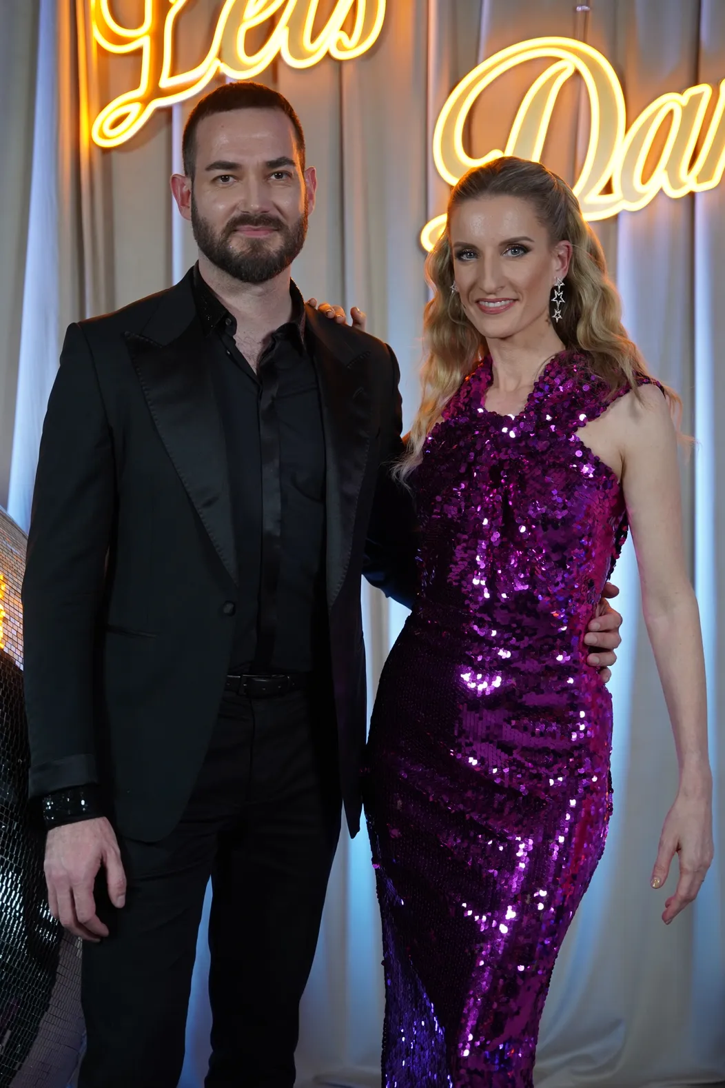 Adela Vinczeová s autorom jej šiat Lukášom Kimličkom
