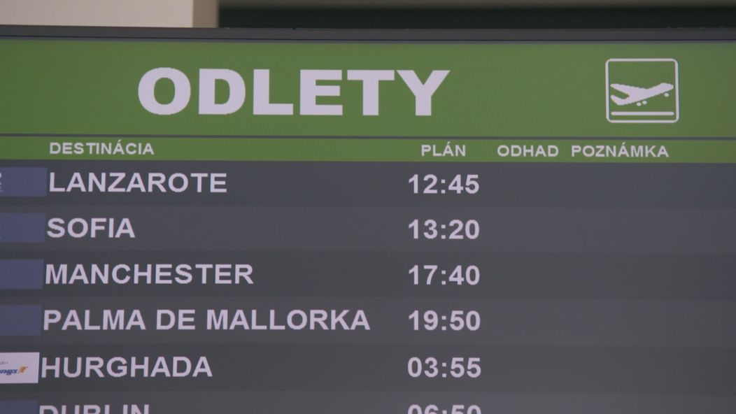 Gréta a Tomáš idú na letisko hľadať dievčatá.