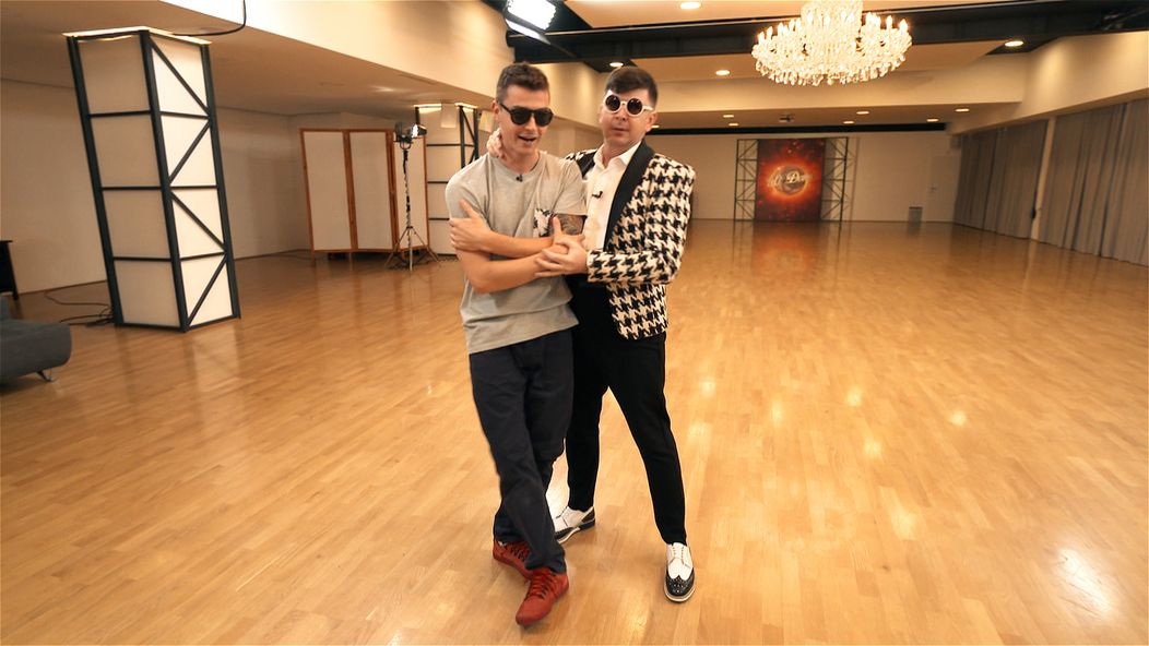 Obľúbený moderátor stvárnil legendárneho kórejského speváka v šou Tvoja tvár znie povedome