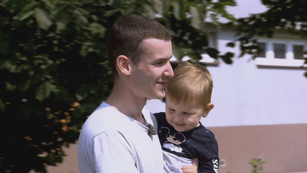 Monika (21) a Dominik (26) majú takmer dvojročného synčeka Deana.