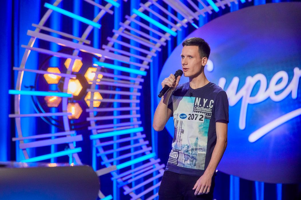 Matúš Lauro s kamarátmi zaspievali v sprievode Mariána Čekovského