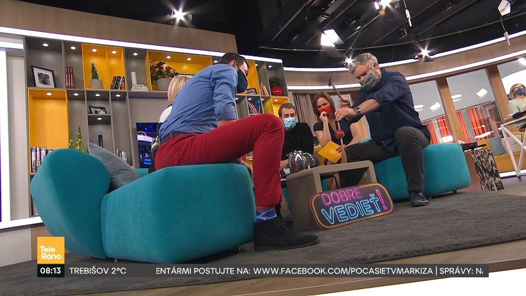 Po Samovom pokuse ostala v stole diera.