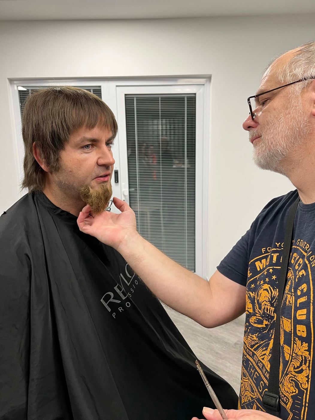 Peter Gažík ako Utajený šéf v Teleráne