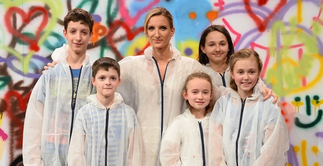 Adela s hosťami a deťmi kreslili v Chart Show krajší svet