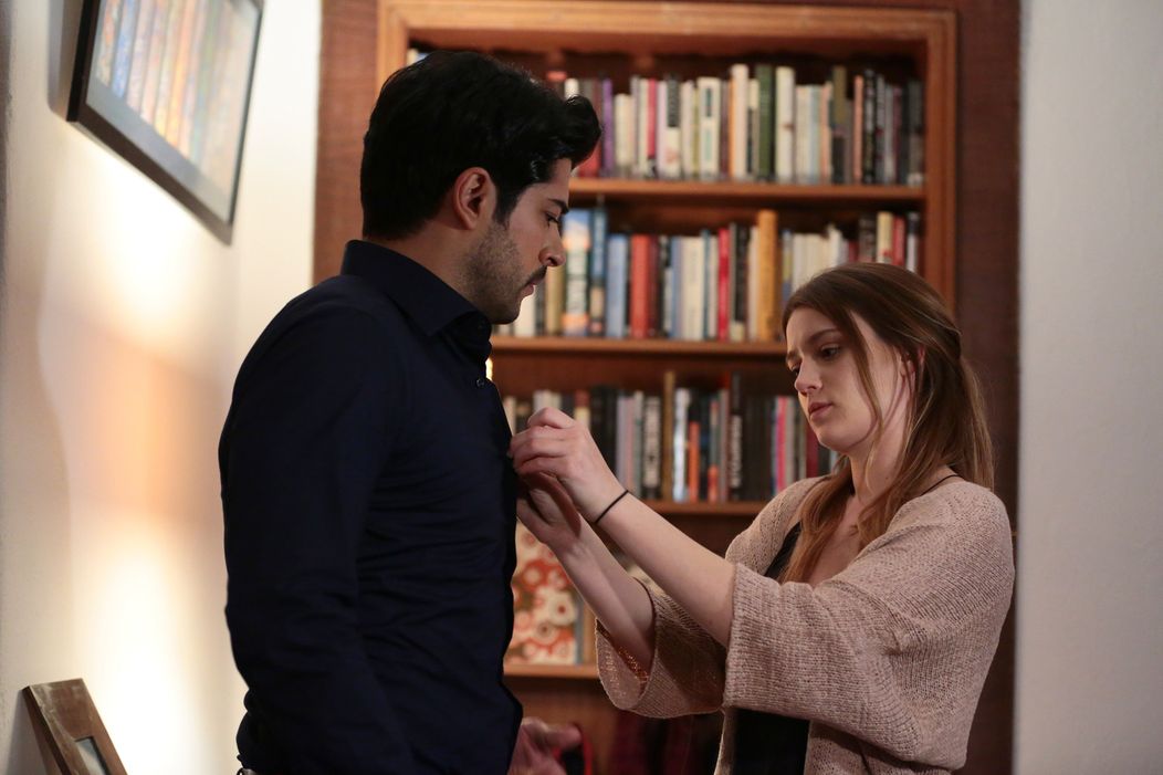 Gizem Karaca ako komisárka Mercan v Nekonečnej láske