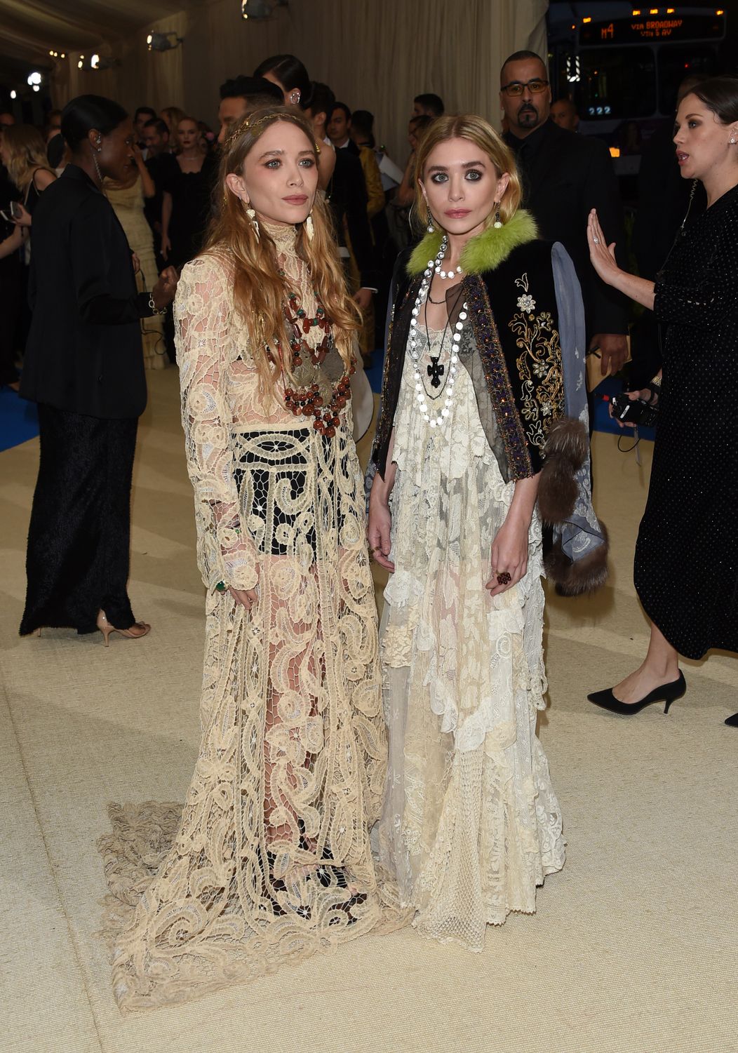Mary-Kate Olsen, Ashley Olsen 