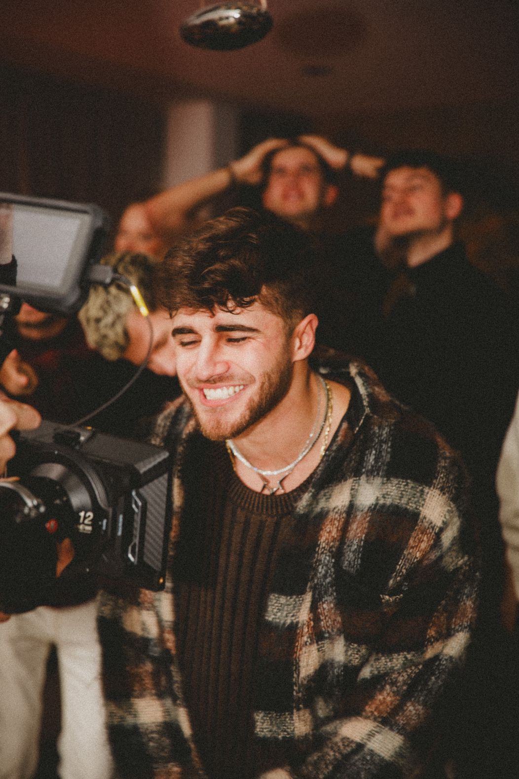 Lu z Love Islandu nakrútil nový videoklip k skladbe XTC.