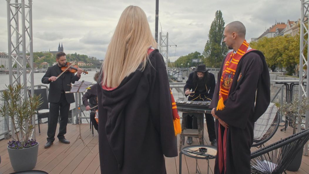 Kristian požiadal priateľku Sajku o ruku.