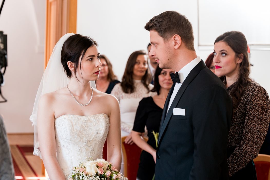 Lenka ušla sperd oltára