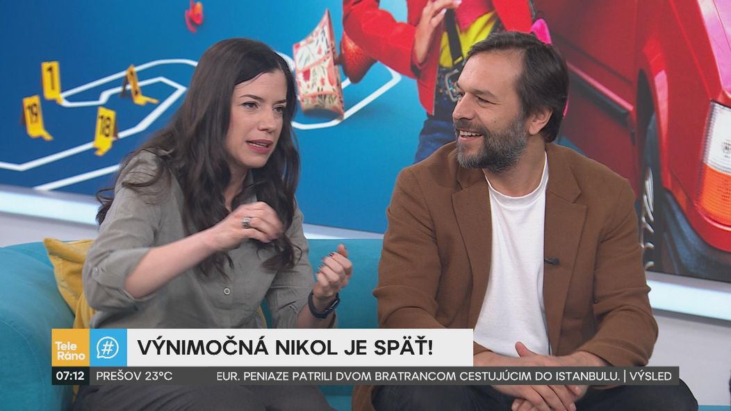 Michaela Majerníková a Kamil Mikulčík zo seriálu Výnimočná Nikol v Teleráne
