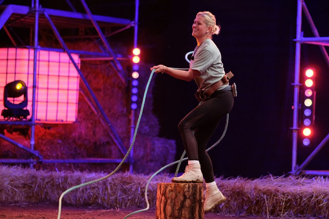 Mirka v dueli bolestivo spadla