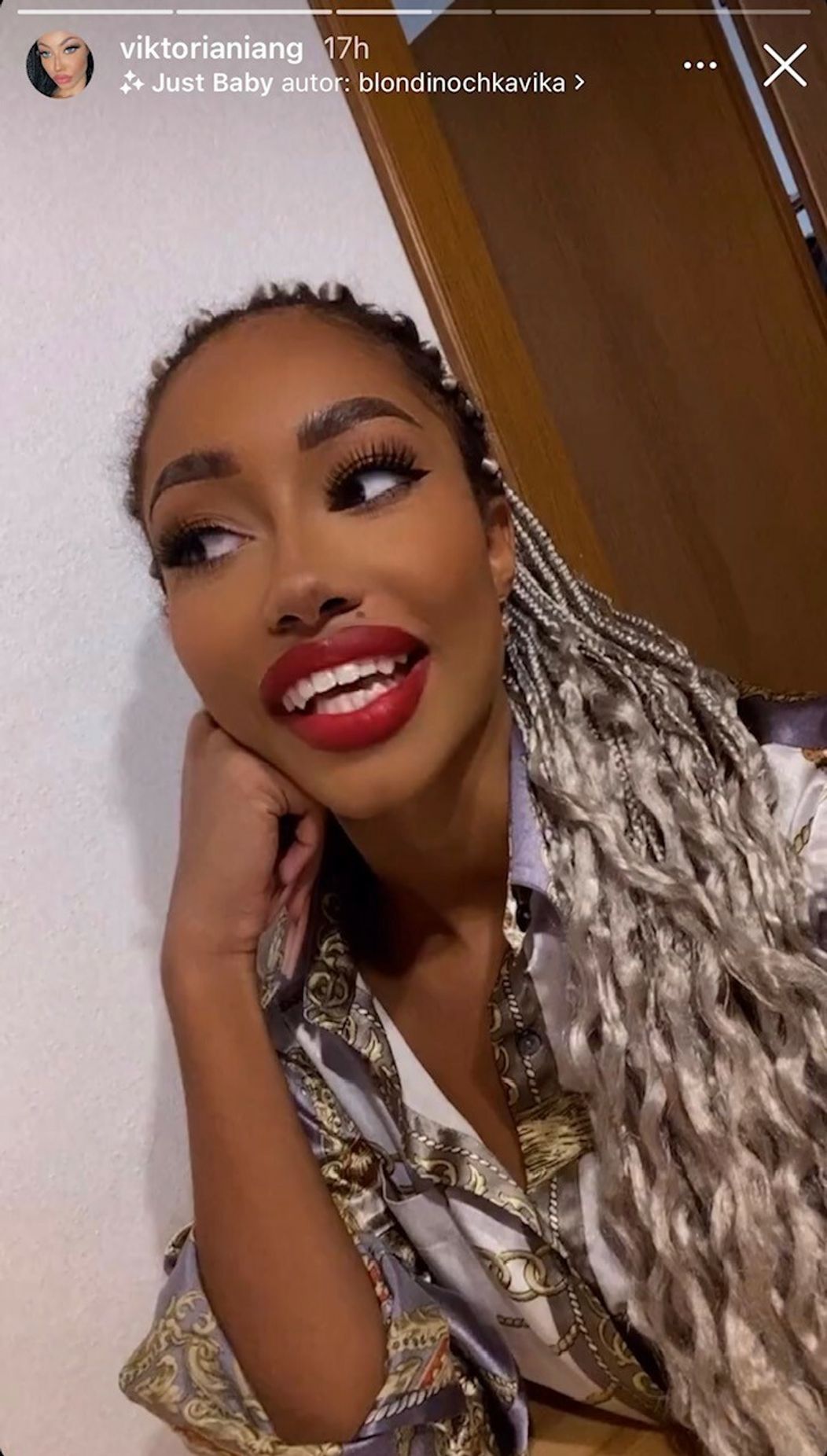 Aicha s novým účesom.