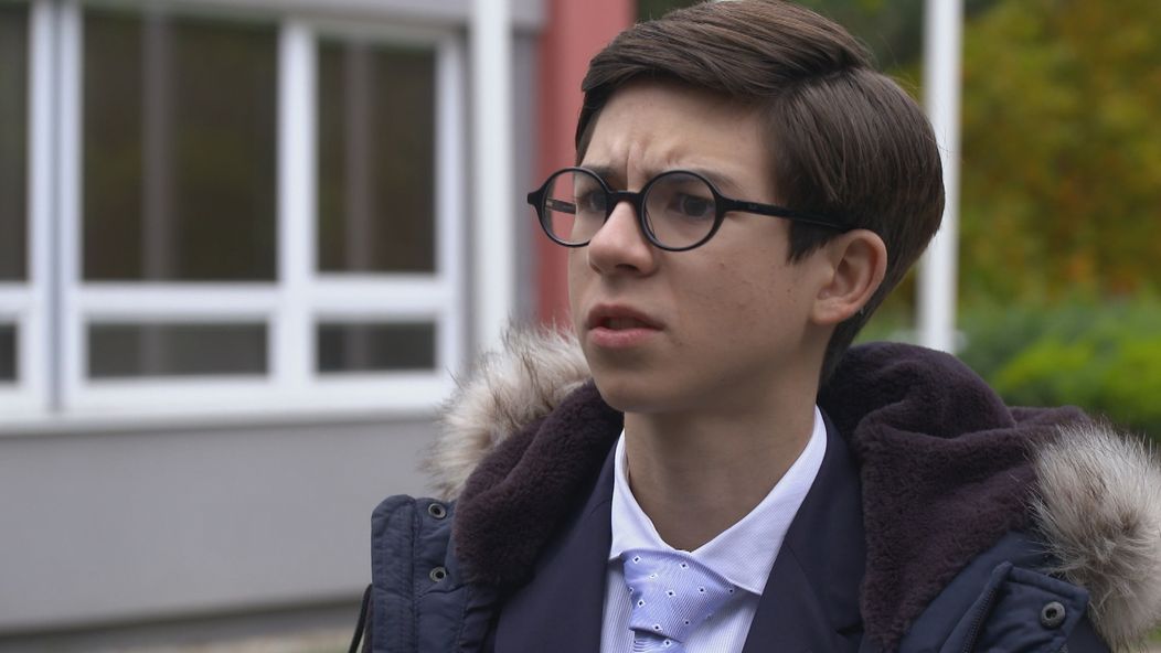 Fifo má hrať svojho 19-ročného brata.