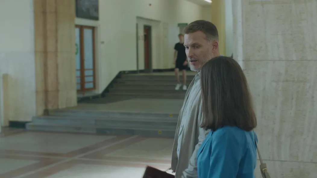 Júlia (Sarah Arató) sa z Andrejovej (Ján Koleník) bezprostrednosti tešila iba chvíľu.